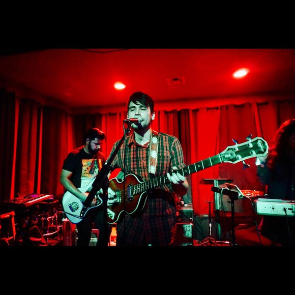 Meet your Posher, Robirt Styles - Picture 5 of 7